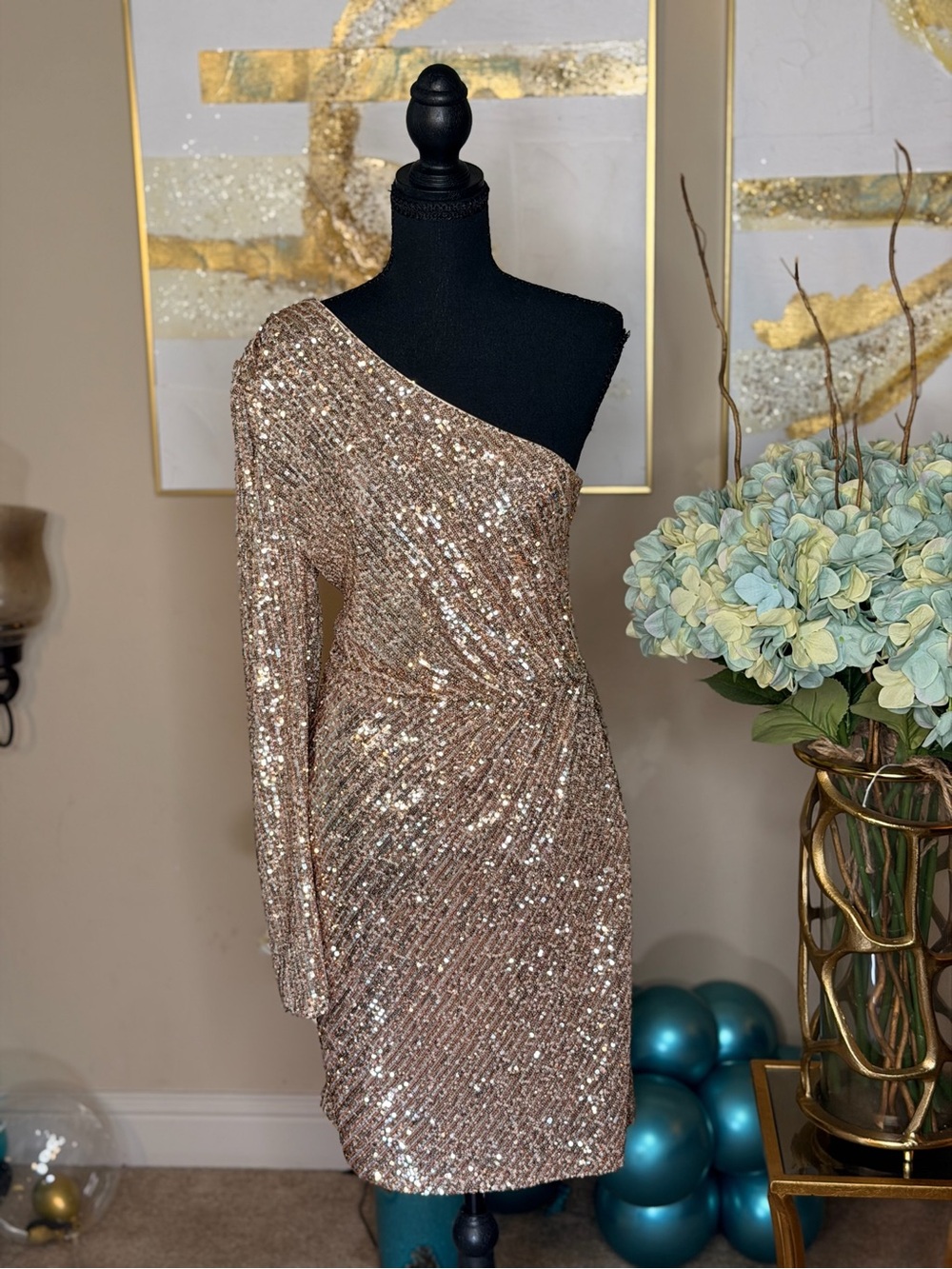 Le Chǎteau Sequin One-Shoulder Cocktail Dress - Rose Gold